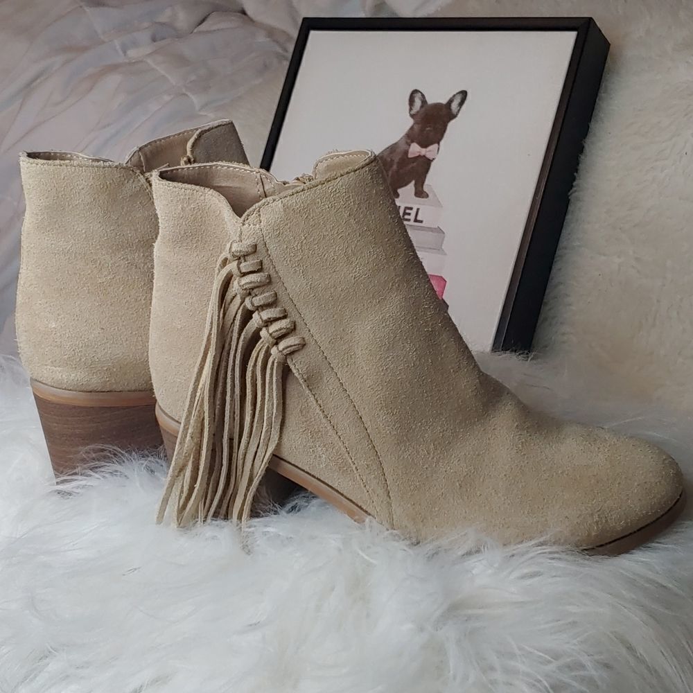 Beautiful suede Reaction Kenneth Cole real leather suede bootie 2 inch heel - Picture 7 of 7